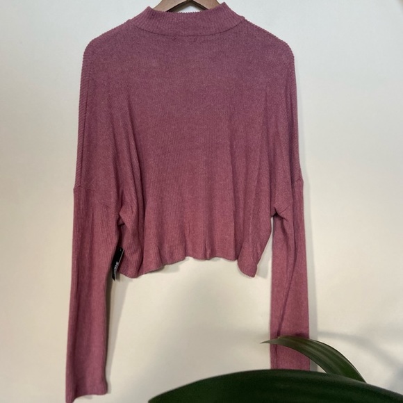 🌸 Ardene 🌸 mock neck crop top - Picture 2 of 6